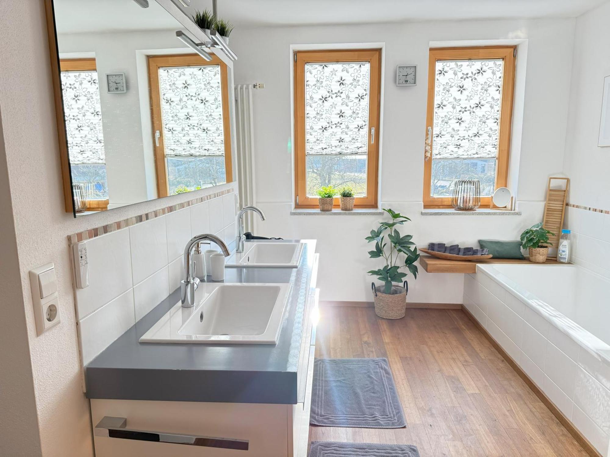 Fe Wo Brunnen - 120 Qm - Ruhige Lage - Viel Natur- Komfortabel - Grosser Balkon Und Garten Μέμμινγκεν Εξωτερικό φωτογραφία
